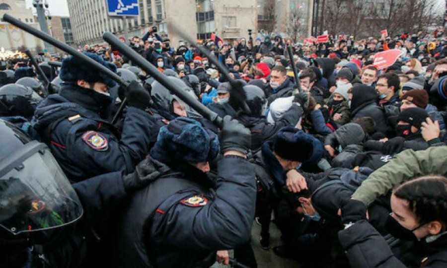 Fransa’da güvenlik yasa tasarısına karşı olaylı protesto