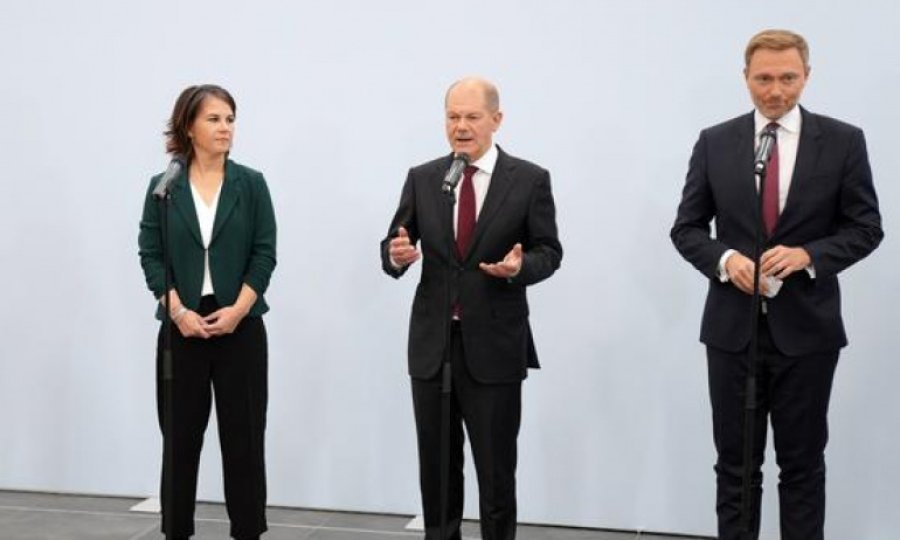 Almanya'da üç parti koalisyon müzakerelerine başlama konusunda uzlaşma sağladı