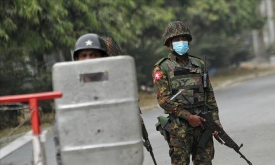 Myanmar iç savaşa sürükleniyor