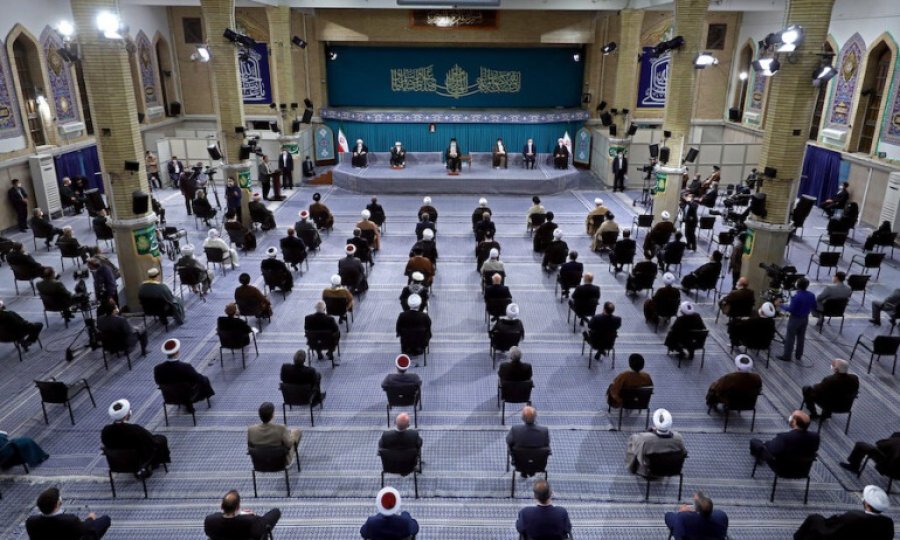 Ayetullah Hamaney Vahdet Konferansı'na katılanlarla bir araya geldi 