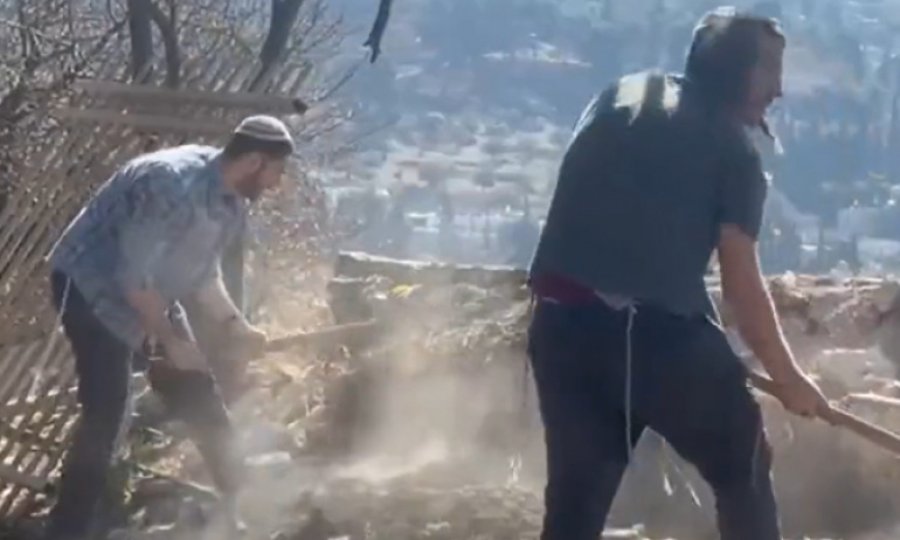 İsrail Kudüs'te Müslümanlara ait tarihi mezarlığı yıkmaya devam ediyor