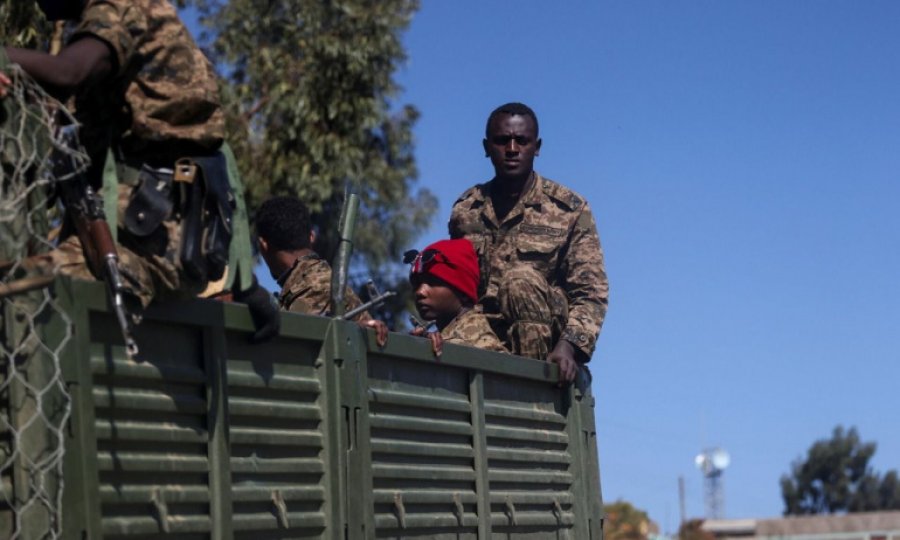Afrika boynuzu diken üstünde!