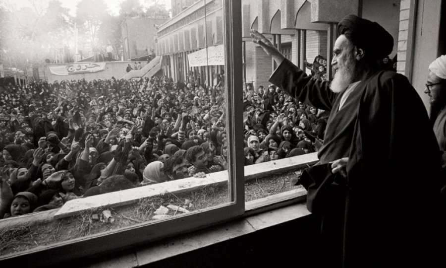 İslam İnkılabı 42 yıllık baskılara karşı direnerek zor günleri geride bıraktı