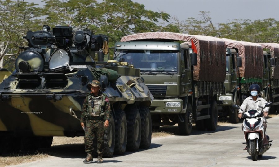 Myanmar'da askeri cunta mobil internet erişimini askıya aldı