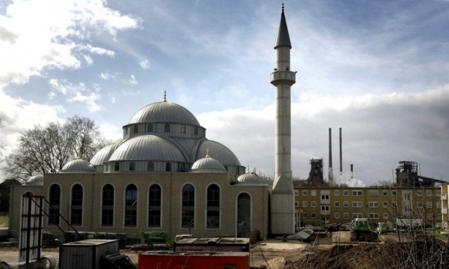 Almanya'da "Devlet Camilere Maddi Destek Sağlasın" çağrısı