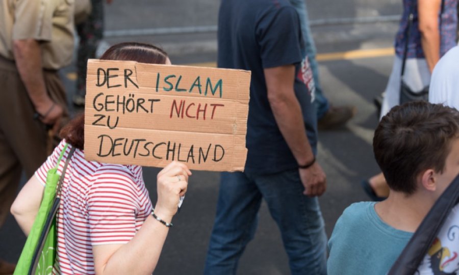 Berlin’de Müslüman karşıtı ırkçılığa yönelik uzman komisyonu ilk kez toplandı