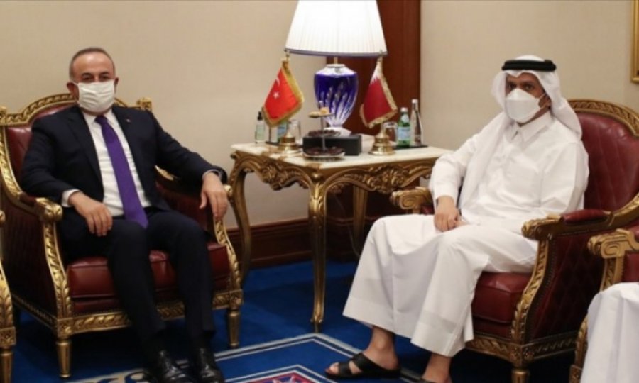 Çavuşoğlu, Katarlı mevkidaşı ile araya geldi