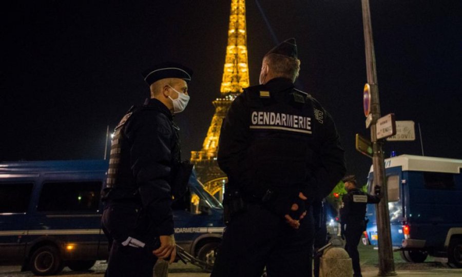 Fransa'da Paris ve 16 bölgede sokağa çıkma kısıtlaması