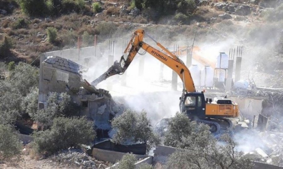 Siyonist İsrail Filistinlilere ait 7 evi yıktı