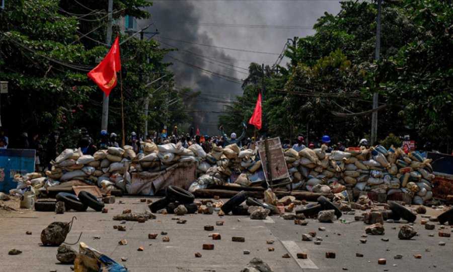 Myanmar'da bugünkü protestolarda ölenlerin sayısı 100'e yükseldi