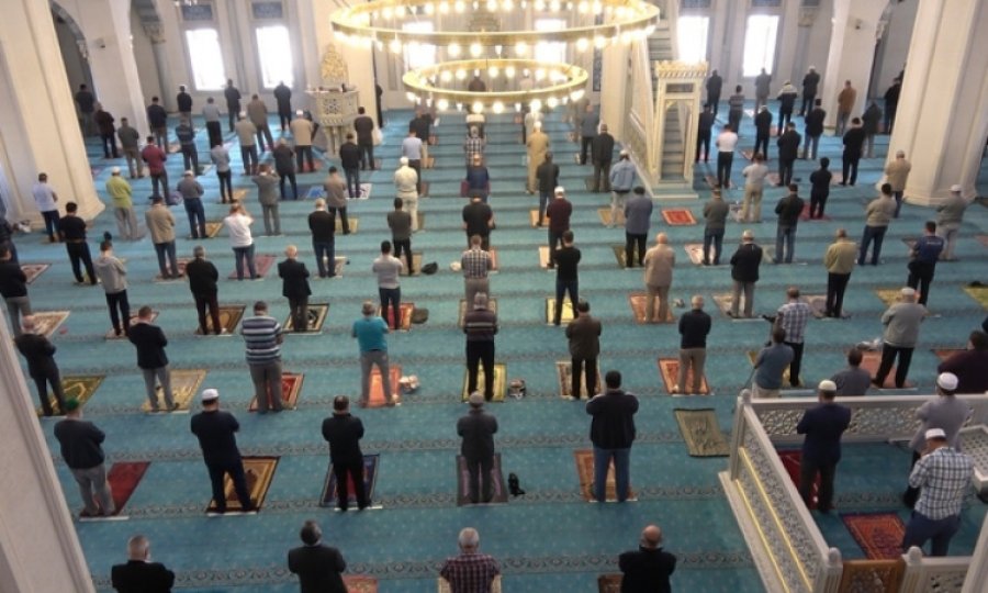 Türkiye'de Camilerde Teravih Namazı için karar alındı