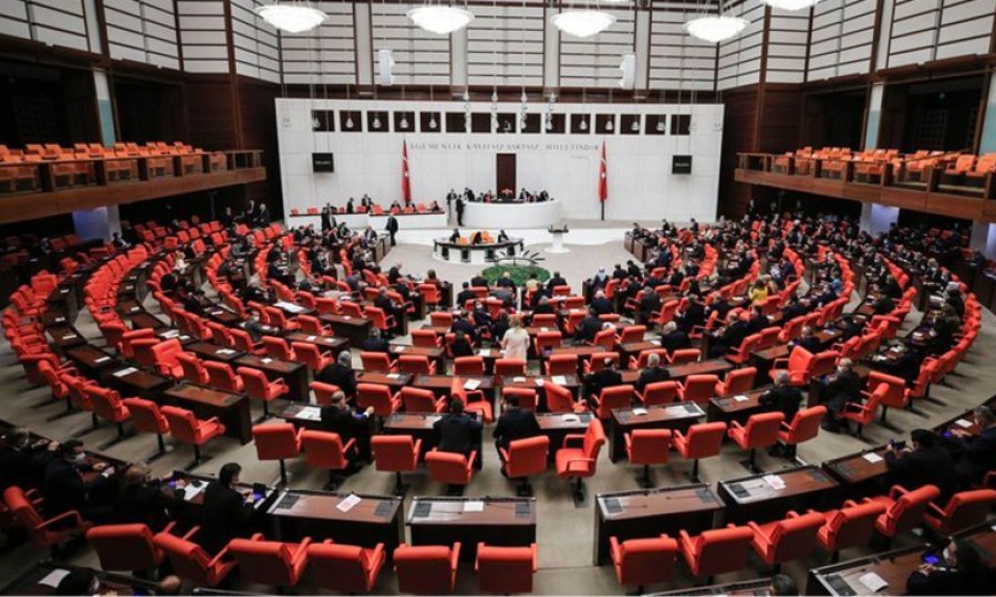 Gri pasaport skandalı; Soruşturma önerisi AKP-MHP oylarıyla reddedildi