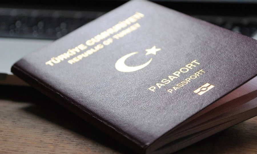 Gri pasaportla insan kaçakçılığını fark eden diplomatlar merkeze çekildi