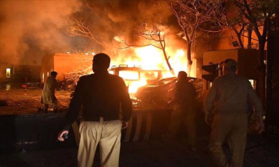 Pakistan'da Türk heyetin bulunduğu otelde patlama