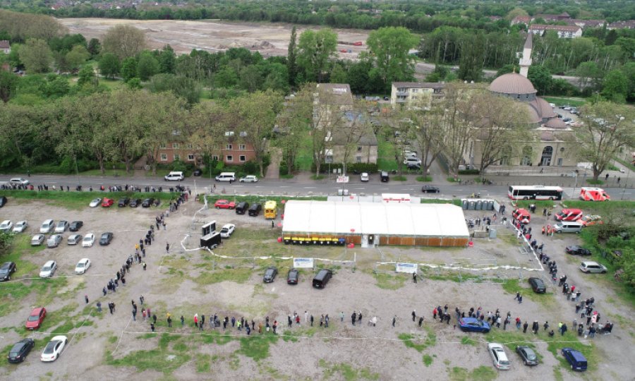 Almanya’daki camilerde koronavirüse karşı aşı kampanyasına yoğun ilgi
