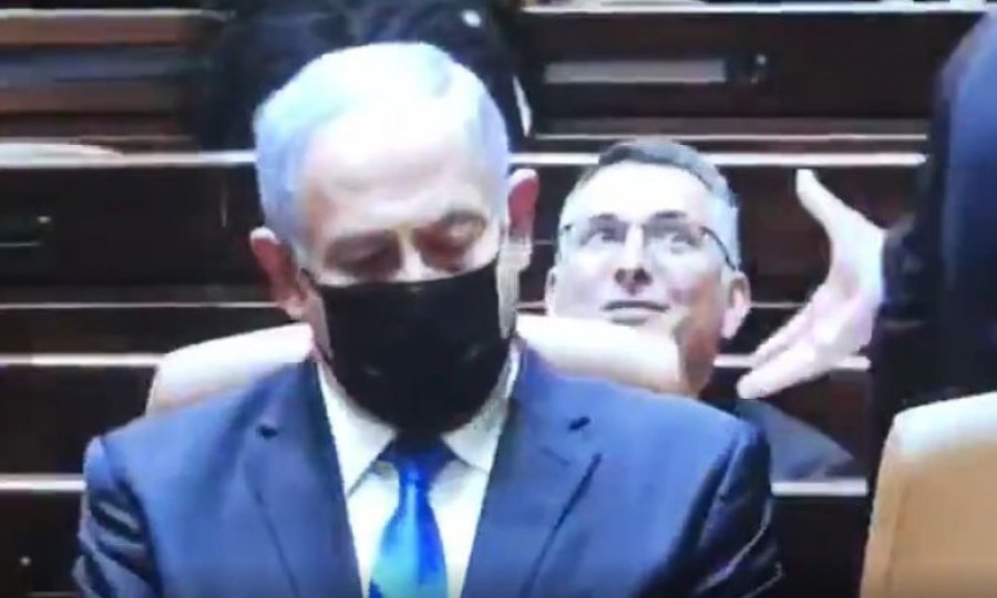 Netanyahu şokta! 12 yıldır oturduğu koltuktan zorla kaldırıldı!