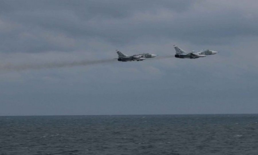 Rus savaş uçağı Karadeniz'de İngiliz savaş gemisine uyarı ateşi açtı