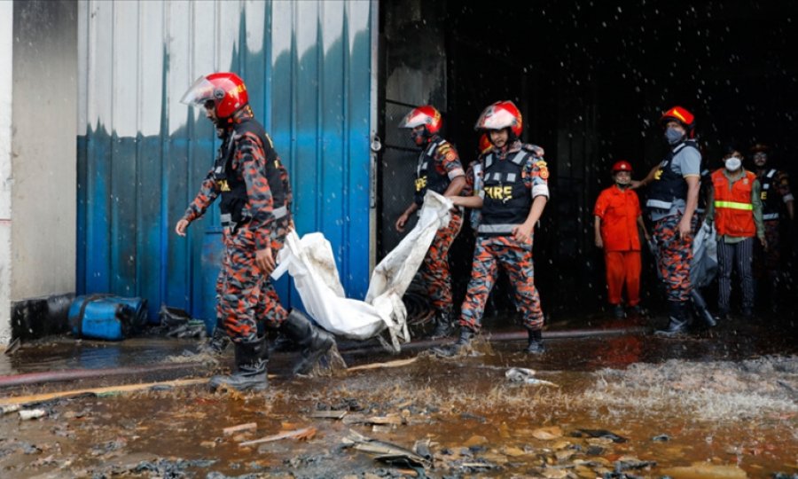 Bangladeş'te fabrikada çıkan yangında ölü sayısı 52'ye çıktı