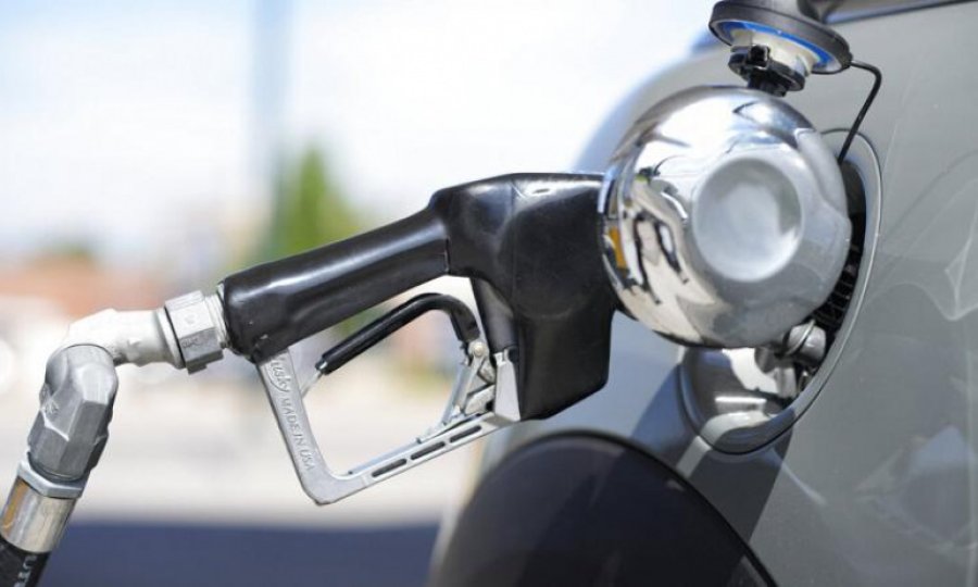 Petrol fiyatları 77 dolarla son 3 yılın zirvesinde