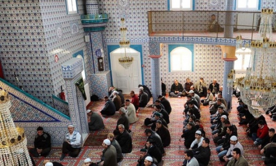Cami derneği Fransa'nın kamu düzenini bozmakla suçlandı, dini statüsü iptal edildi