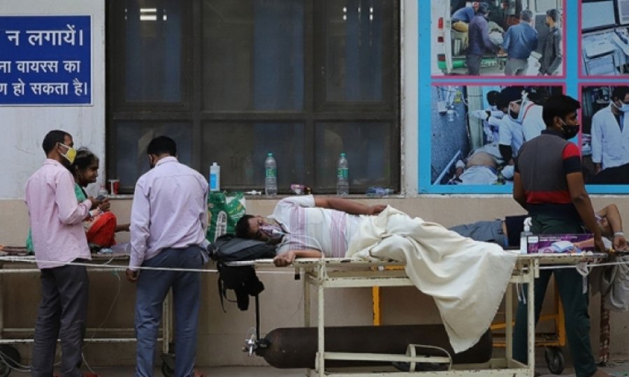 Hindistan kafa karıştırıyor: Son 24 saatte 3998 kişi öldü