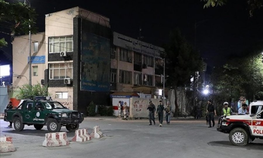Kabil'de Savunma Bakanının evinin önünde bombalar patladı