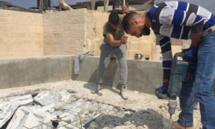 İşgalci İsrail Filistinlilerin kendi evlerini zorla yıktırmaya devam ediyor