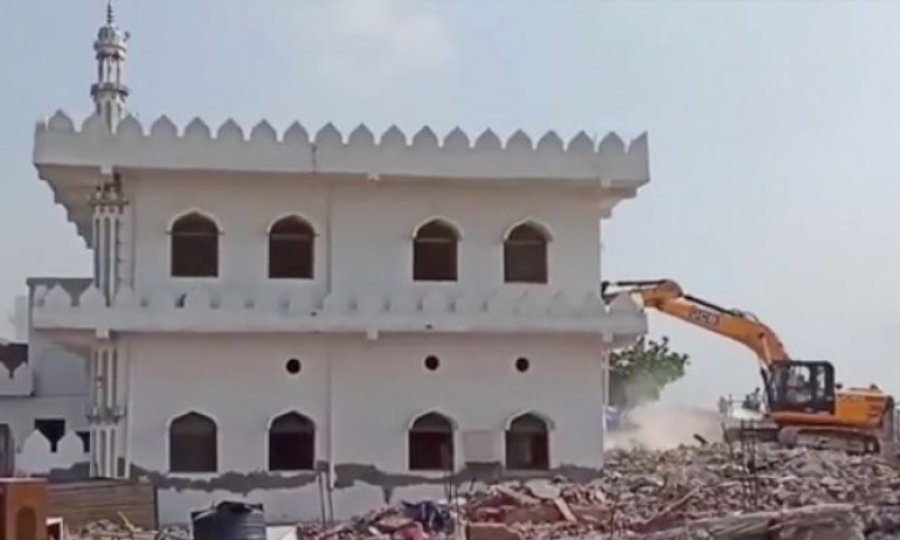 İslam dünyasını sarsan olay! Tarihi Bilal Camii'ni böyle yıktılar