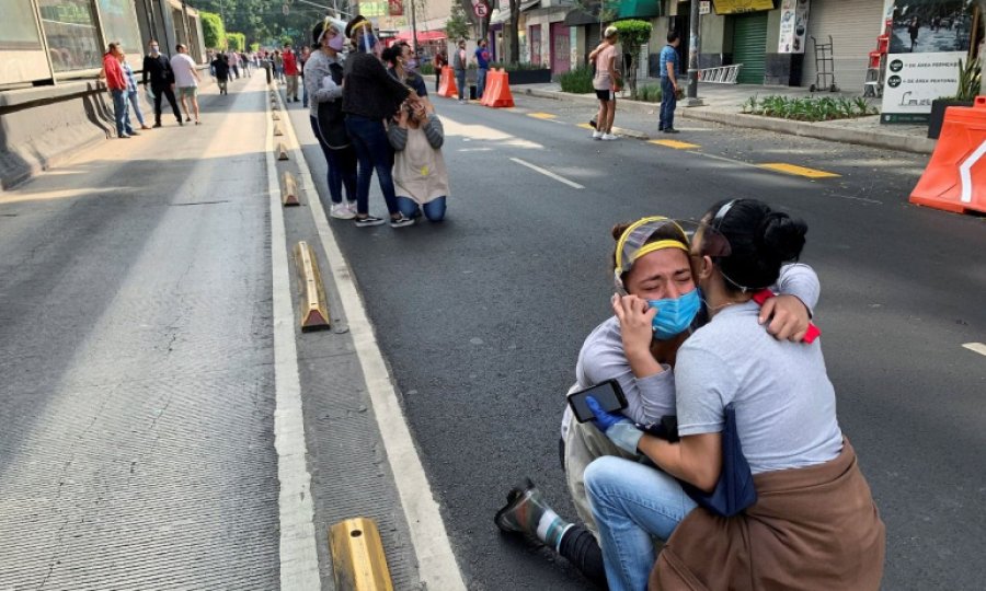 Meksika'da 7,4 büyüklüğünde deprem