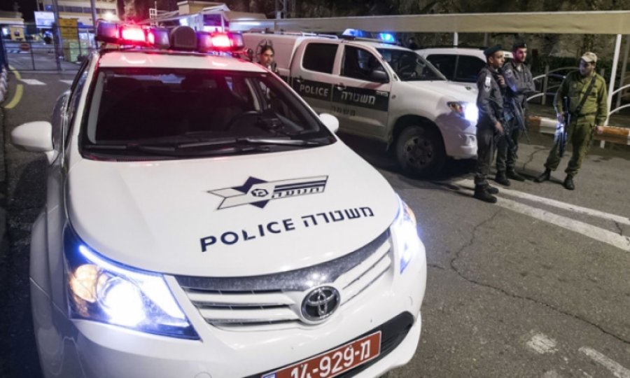 Bir Filistinli 2 işgal rejimi polisini etkisiz hale getirdi