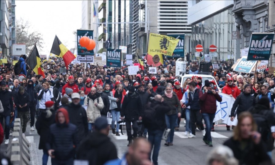 Belçika'da salgın tedbirleri protesto edildi