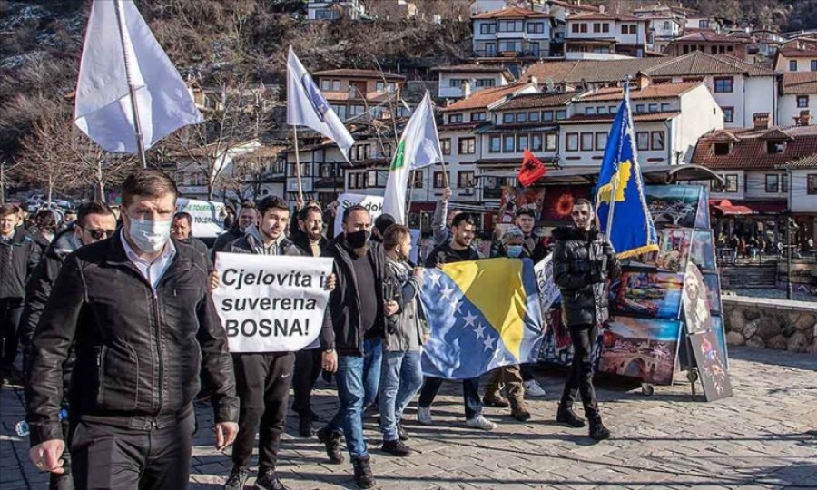 Kosova'da Bosna Hersek'e destek yürüyüşü düzenlendi