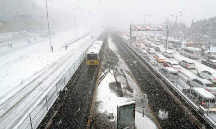 İstanbul'da özel araçların trafiğe çıkışı yasaklandı