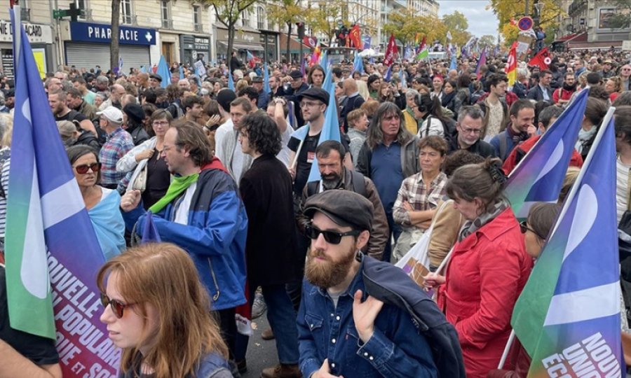 Fransa'da hayat pahalılığını protesto için binlerce kişi sokaklara döküldü
