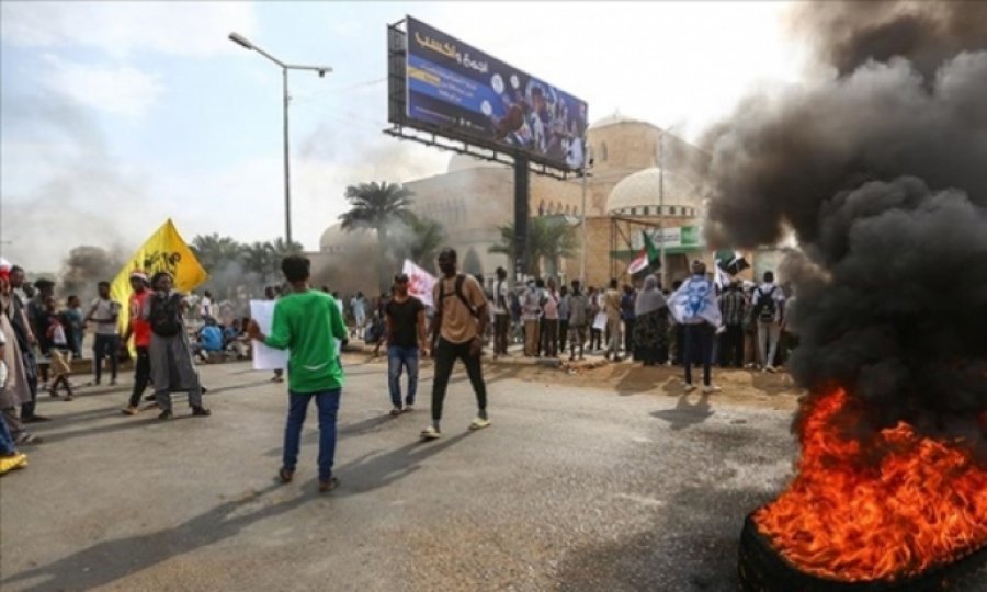 Sudan'da gösteriler yeniden başladı
