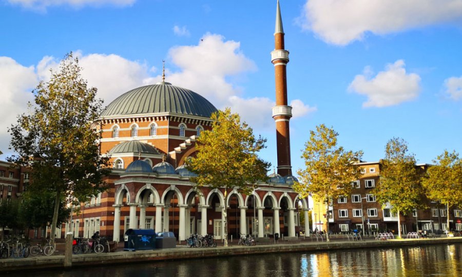 Amsterdam Belediyesi Camilerden LGBT bildirisi imzalamalarını istedi