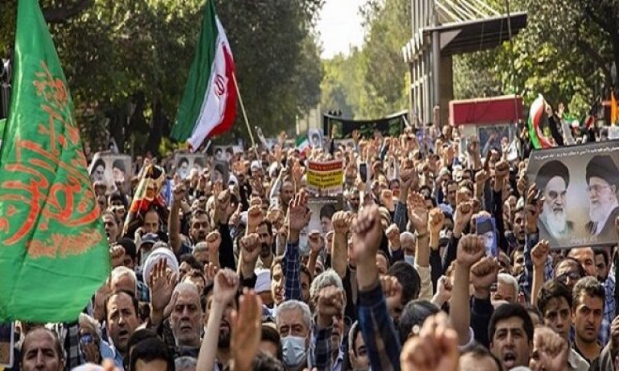 İran halkı ülke güvenliği için sokaklarda