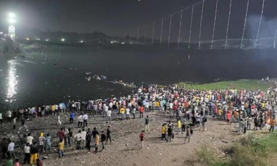 Hindistan'da asma köprü çöktü: 140'dan fazla ölü