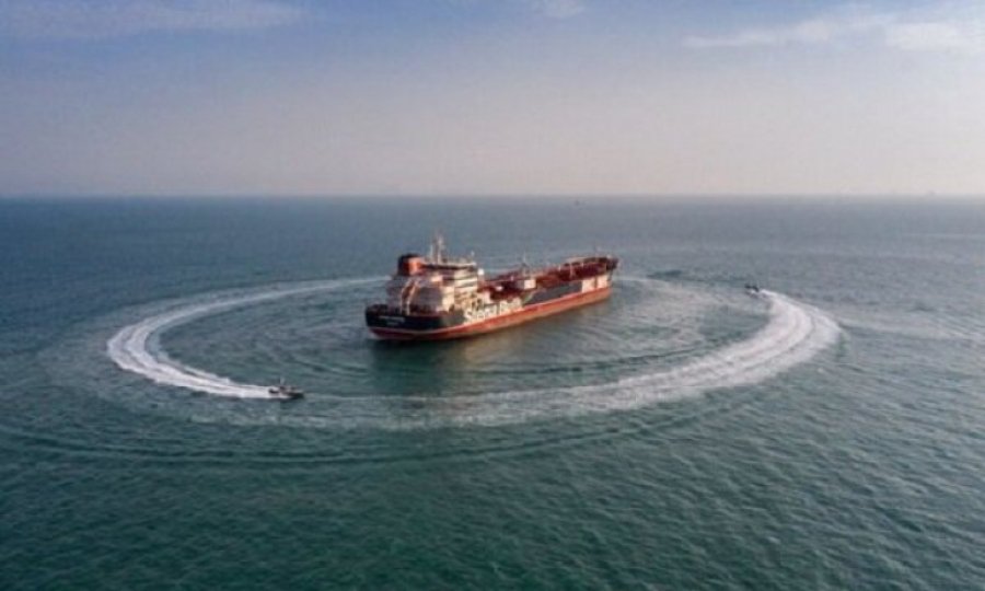 İran, yabancı bir petrol tankerine el koydu