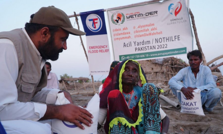Avrupa Yetim-Der Pakistanlı selzede mağdurlara yardım ulaştırdı