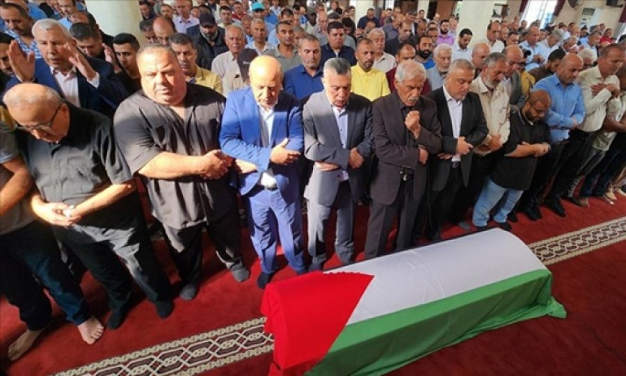 İsrail cezaevine giren ilk Filistinli kadın Bernavi'nin cenazesi toprağa verildi