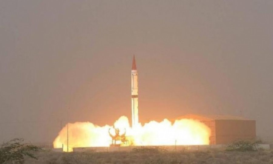 Kuzey Kore, Japon denizi'ne balistik füze fırlattı