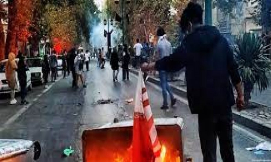 İran'daki protestolarda bir Albay öldürüldü