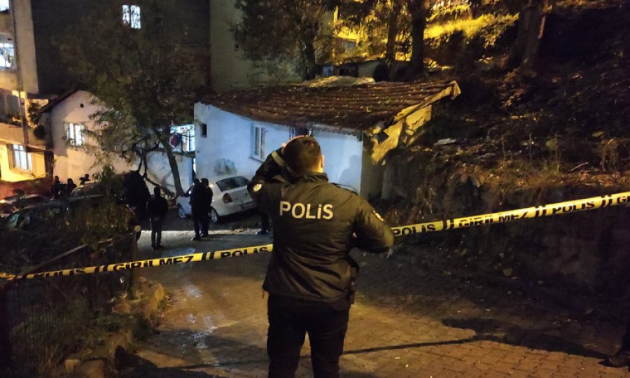 İstanbul'da korkunç olay! Bir evden 3 ceset çıktı