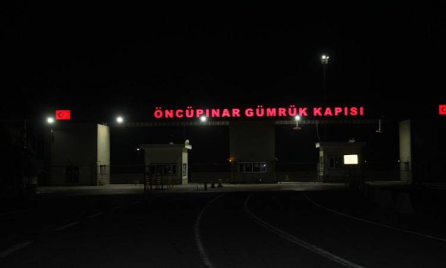 Kilis'teki Öncüpınar Sınır Kapısı bölgesine 3 roket düştü