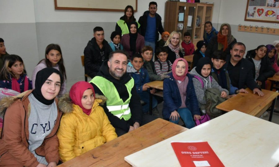 Avrupa Yetim-Der'den Van’daki öğrencilere sıcak yardım