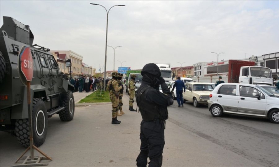 Pakistan'da polis merkezine saldırı: Güvenlik güçleri rehin alındı