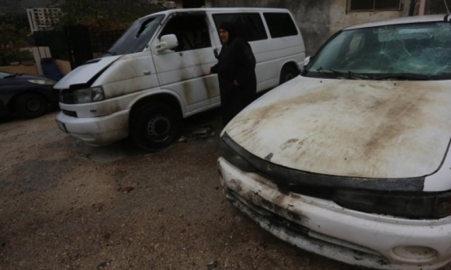 Yahudi yerleşimciler Filistinlilere ait araçları ateşe verdi