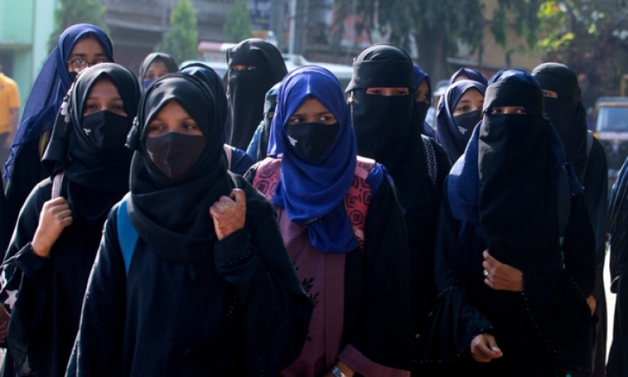 Hindistan: Başörtüsü yasağı iç meselemiz