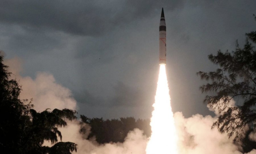 Hindistan: Pakistan'a kazara füze fırlattık